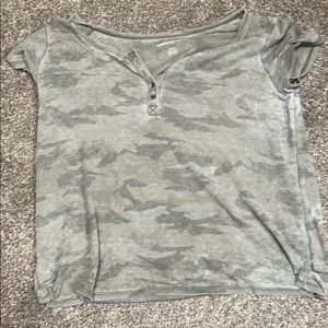 Lose fitting thin v neck w buttons